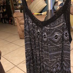 (450) RDI 2x Black and white sleeveless blouse